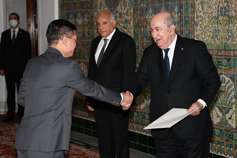 Algerian President lauds Vietnam’s development achievements